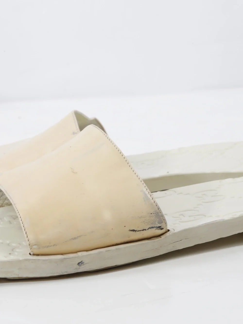 Gucci Vintage GG Monogram Ivory Leather Flat Slide Sandals size 7 Slip On Shoes